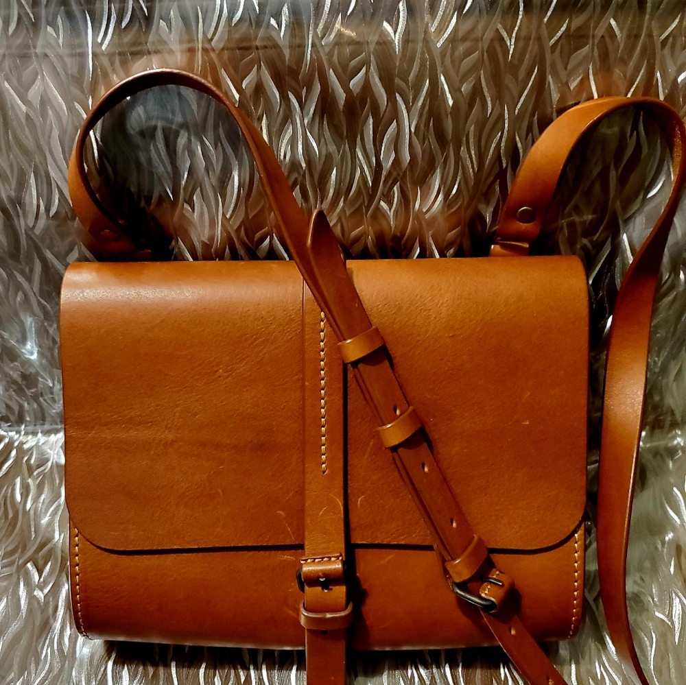 SUNRAY Tan Leather Crossbody